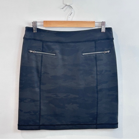 Lululemon Camo Rocket Skirt - Picture 2 of 7